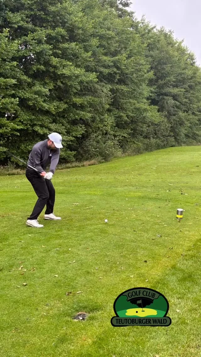 Willy Schniewind Pokal im GC Rheine Mesum. 
Die Zählspielrunde wurde ab 08.00 Uhr morgens gespielt. Die Ergebnisse waren sehr gut, so dass wir nach der Runde auf dem 1. Platz lagen. Beste Runde spielte Luisa Vogt mit einer Par 72 Runde (6 Birdies). Aber auch die anderen Ergebnisse waren super. (Hannes 73, Sebastian 74, Chris und Max 76, Emanuel 80)
Dadurch haben wir uns für das Lochspiel um den Aufstieg gegen die Heimmannschaft qualifiziert. 
Da wurde es dann richtig spannend. 
Sebastian, Max und Gerrit hatten ihre Matches bereits verloren, Hannes hatte sein Match gewonnen und Luisa hat ihr Match klar gewonnen(7 Birdies auf 15 Löcher). 
Also kam es auf Fynn Hessenkämper an. Der lag 2 down 6 Löcher zu spielen. Dann gewann er die 13 und die 15 und war dann all Square. Durch ein weiteres Birdie auf der 17 ging er dann 1 auf. Das hat er dann auch ins Clubhaus gebracht. Also 3-3, Stechen. Mit einem super Birdie hat Fynn dann das Stechen am 1. Extraloch gewonnen. 💪💪💪
GCTW 
EINMALIG.ANDERS.GOLFEN